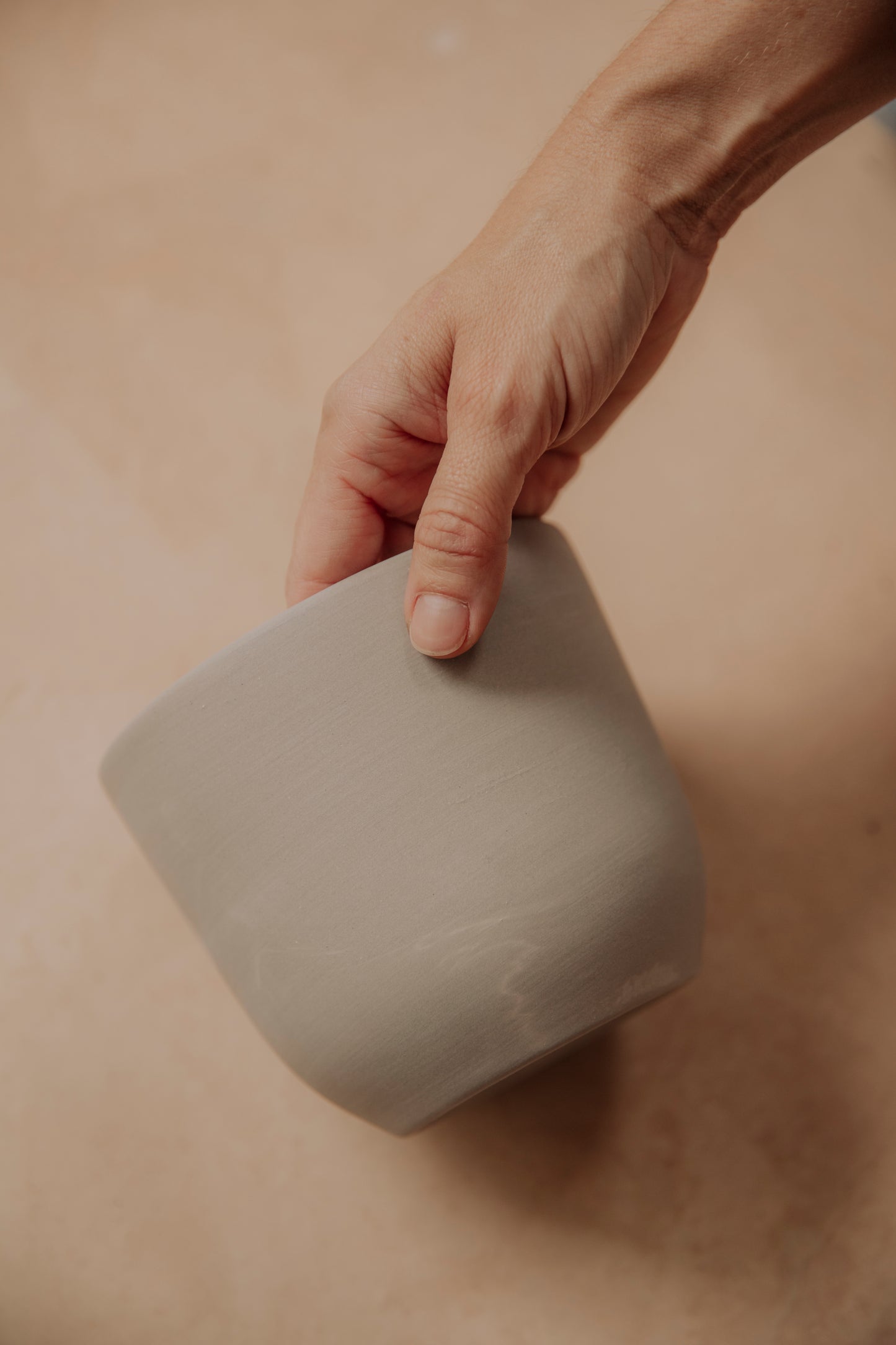 Vaso Wabi Sabi - A Beleza da Imperfeição com Argila Reciclada - CINZA