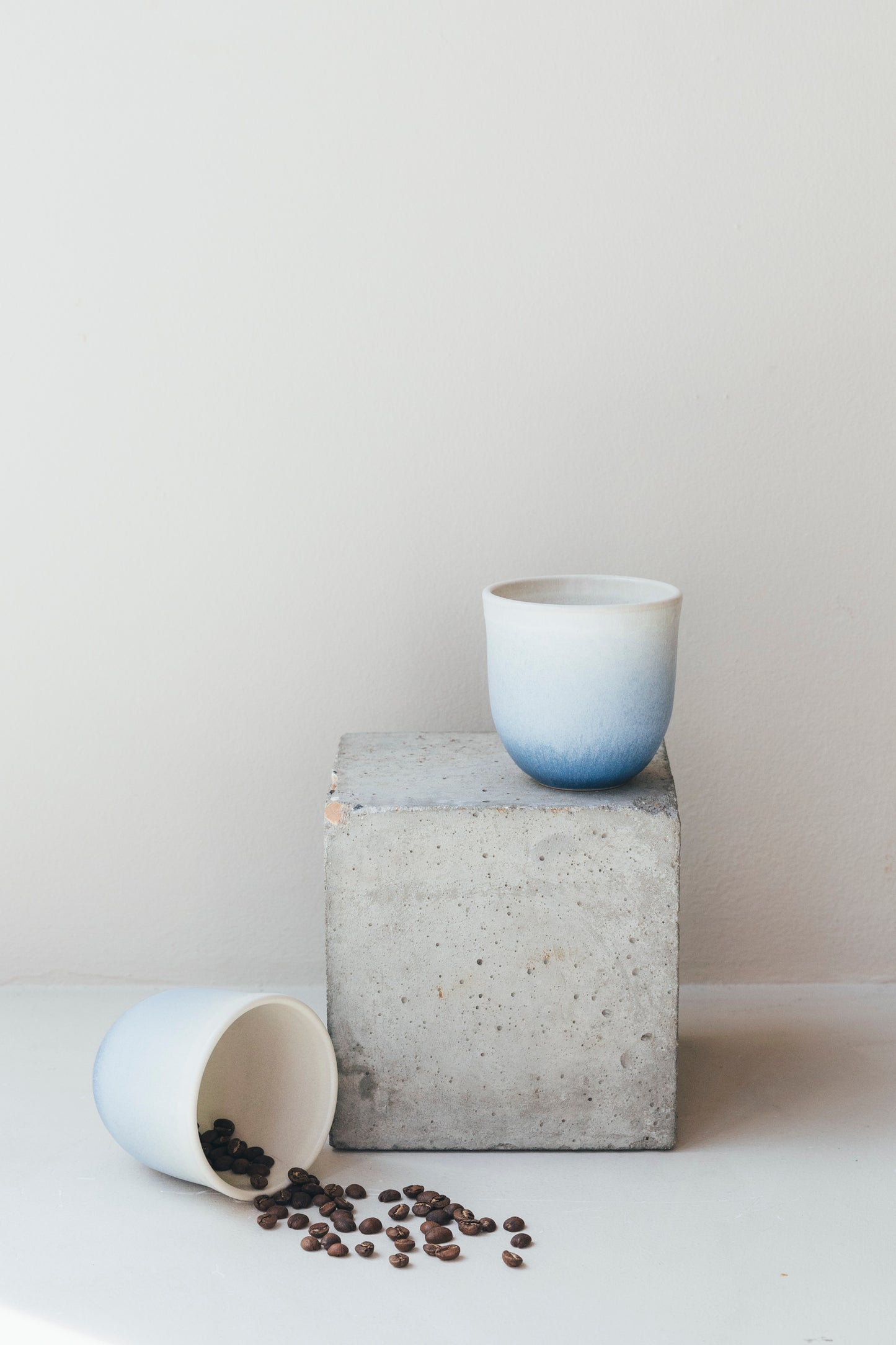 Copo SO COFFEE grande azul e cru